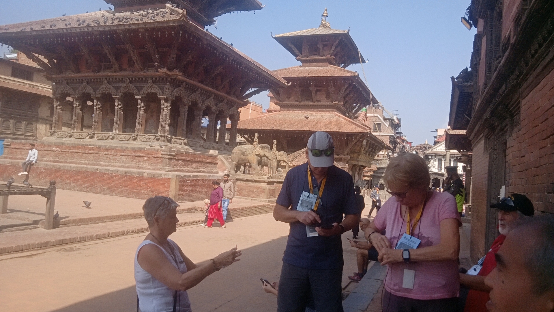 विश्व सम्पदा सूचीमा सूचिकृत कृष्ण मन्दिरमा पर्यटक रमाउँदै, हेर्नुहोस् भिडियो सहित